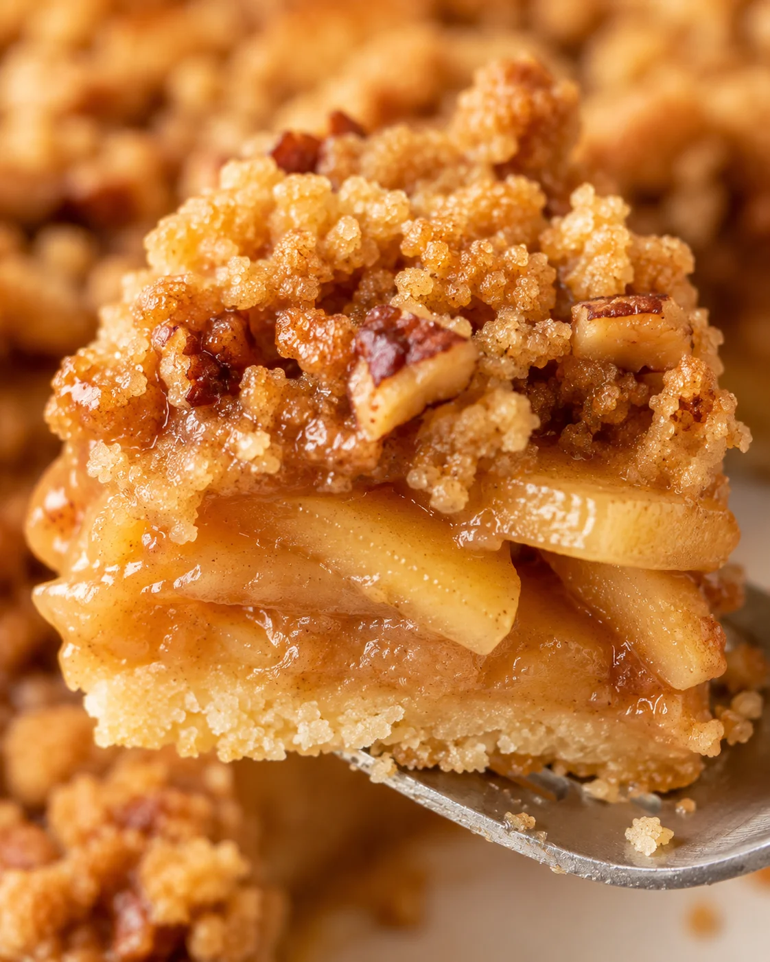 Close-up of apple pie bar with crumb topping and apple filling